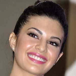 jacqueline fernandez boobs size